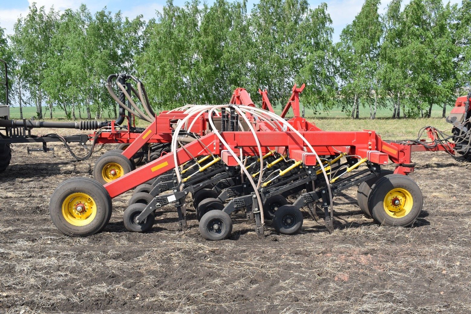 На полях с Кировцем: КИРОВЕЦ К-739 Ст & BOURGAULT 3320+6350